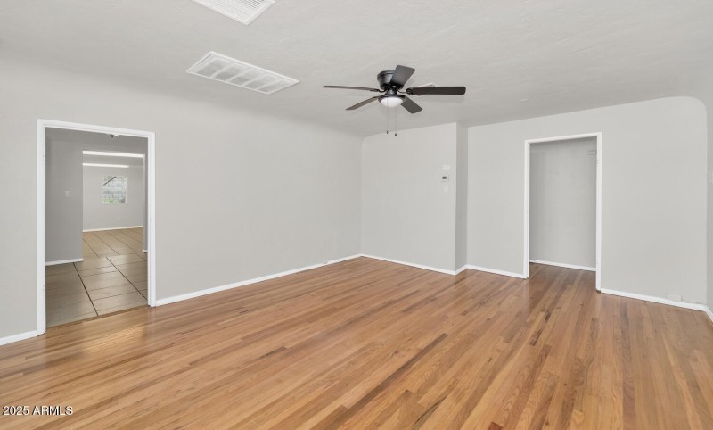 Copy of 316 E Vogel Ave-large-040-031-31