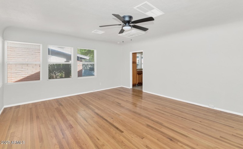 Copy of 316 E Vogel Ave-large-041-052-31