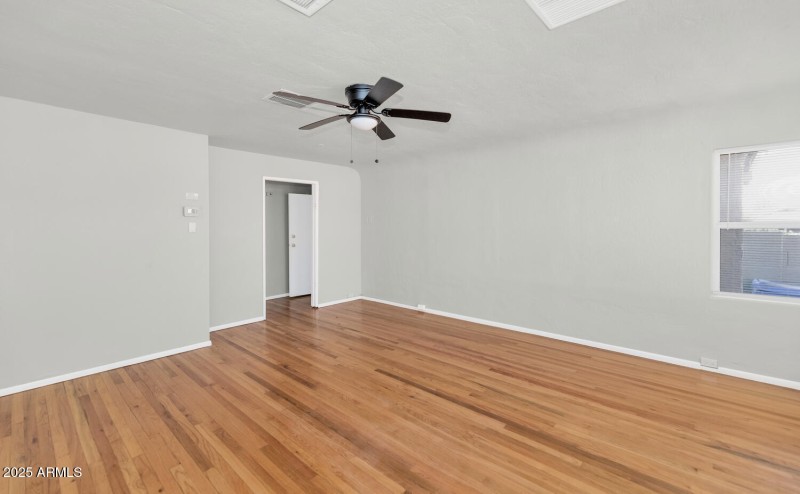 Copy of 316 E Vogel Ave-large-042-055-31