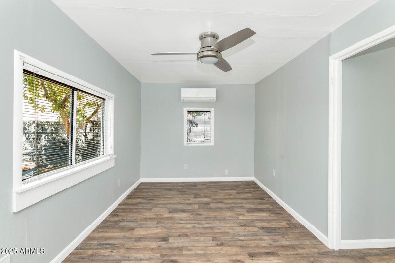 Copy of 316 E Vogel Ave-large-053-057-31