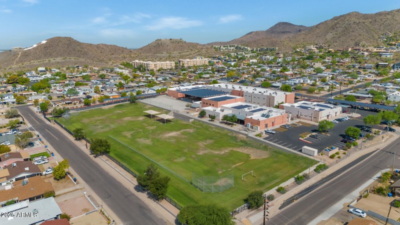 Copy of 316 E Vogel Ave-large-060-009-31