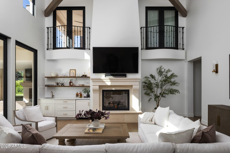 Fireplace and Entertainment Bar