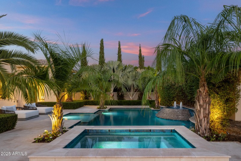 Sparkling Pool & Spa