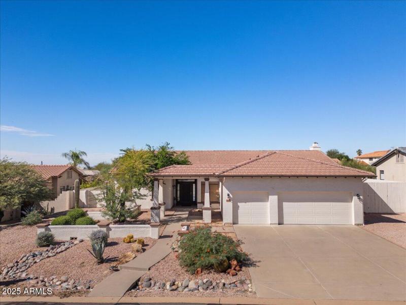 05-Aerial front of home