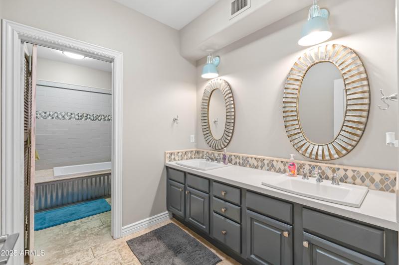6h guest bathroom