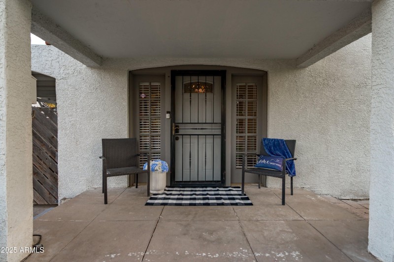 06-Entryway Porch