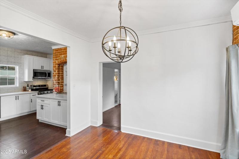 19-Dining to Kitchen