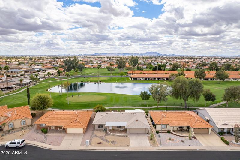 Lake & Golf in Backyard