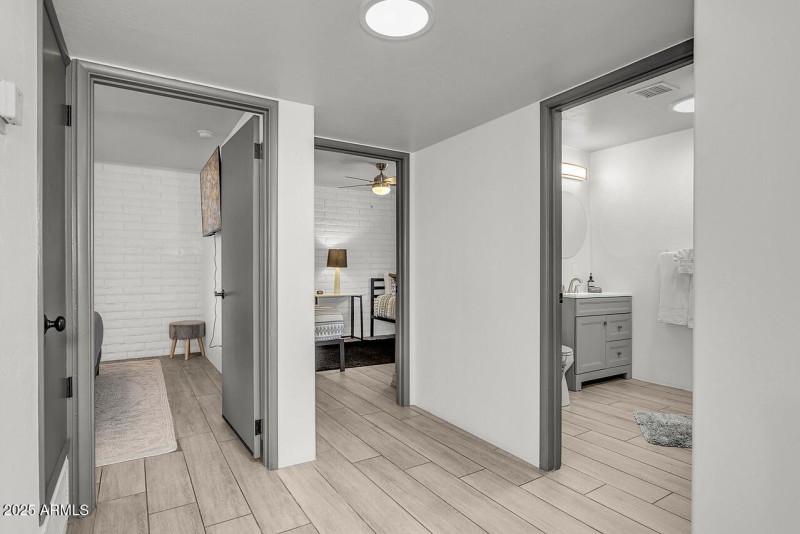 HK5A8409-w-pic-in-tv