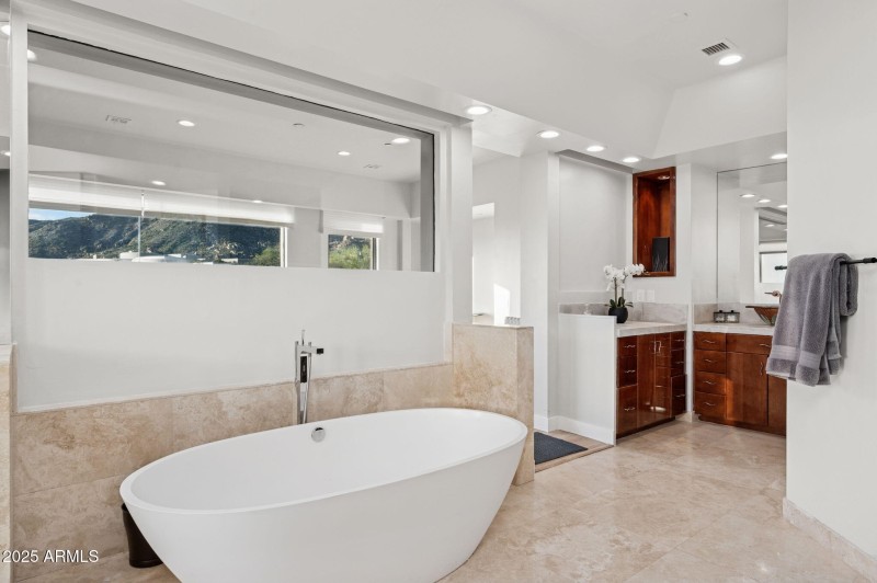 26-web-or-mls-41777-n-111th-pl