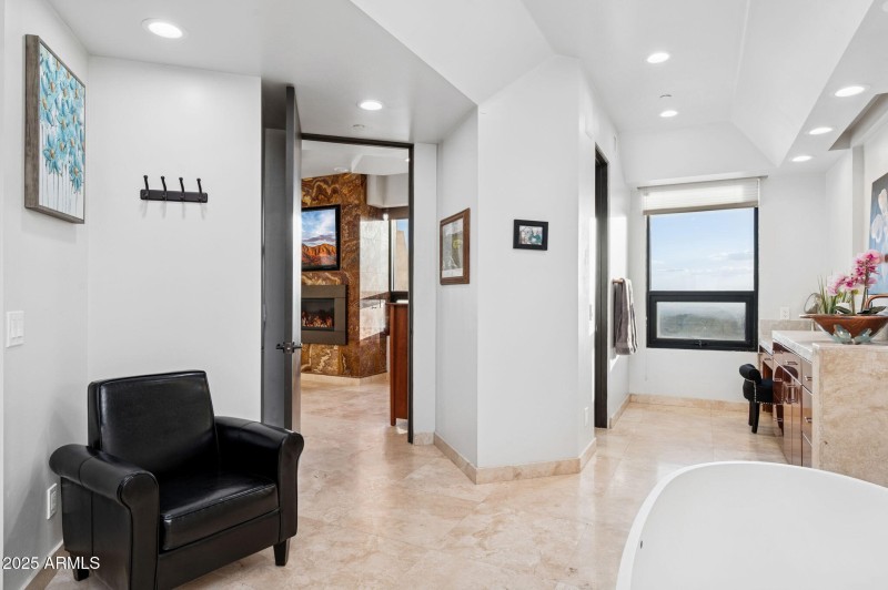 27-web-or-mls-41777-n-111th-pl