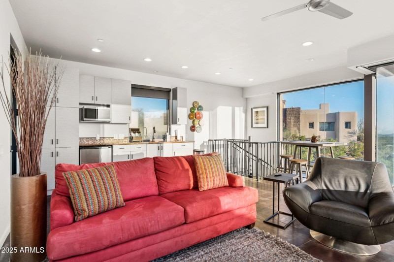 45-web-or-mls-41777-n-111th-pl