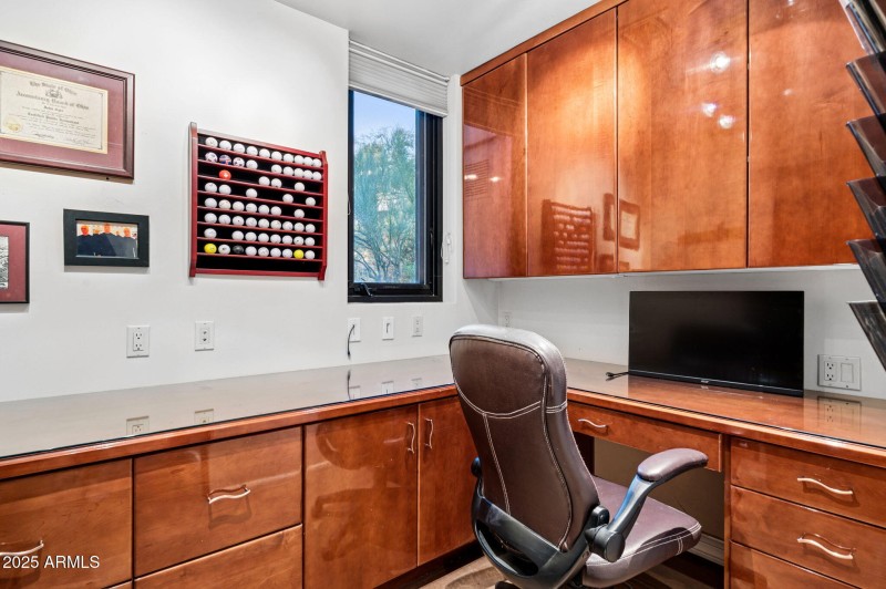 50-web-or-mls-41777-n-111th-pl