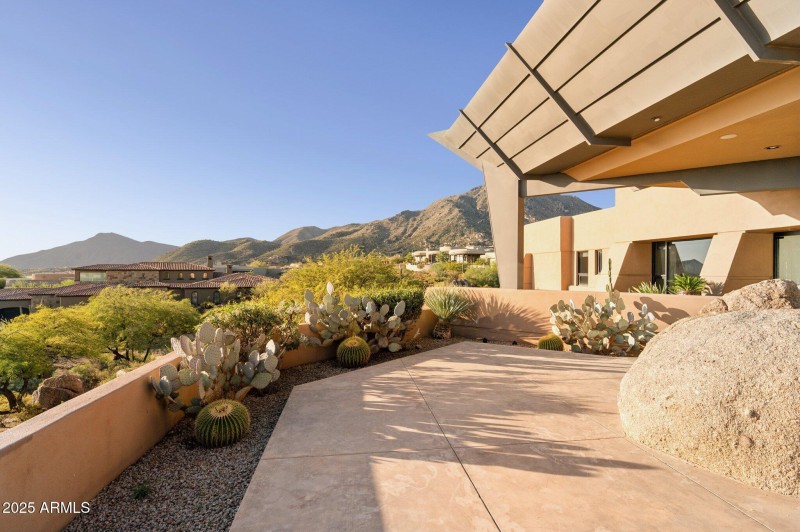 84-web-or-mls-41777-n-111th-pl