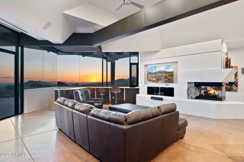 114-web-or-mls-41777-n-111th-pl