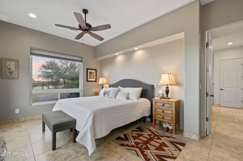 Primary Bedroom (1)298