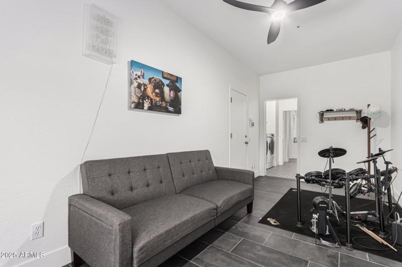 Den | Flex Space