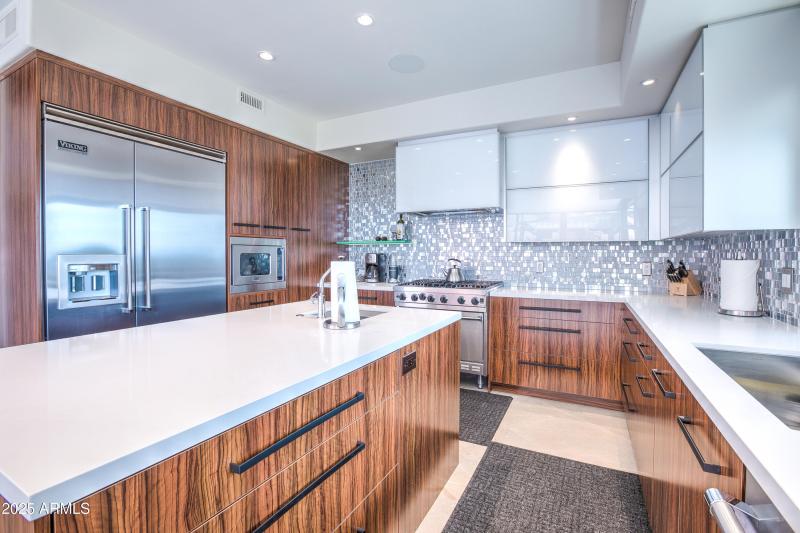 3A9A9307_08_09_10_11