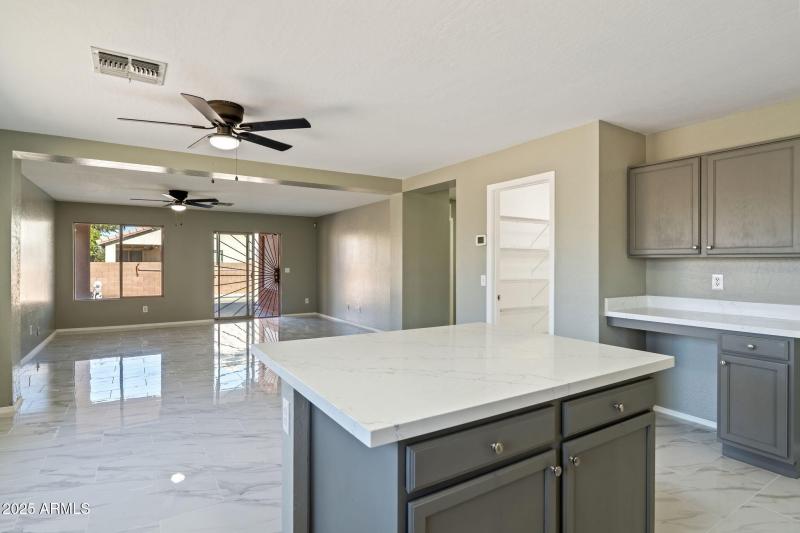 2922 W Dunbar Drive, Phoenix 85041