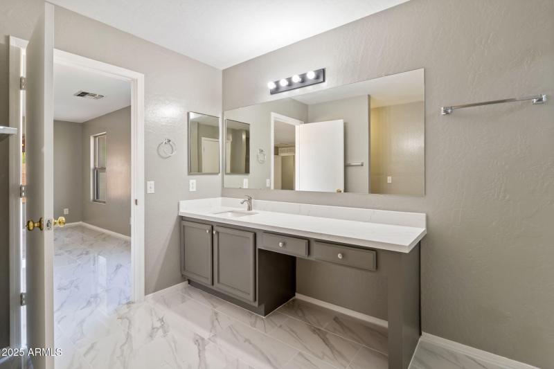 2922 W Dunbar Drive, Phoenix 85041