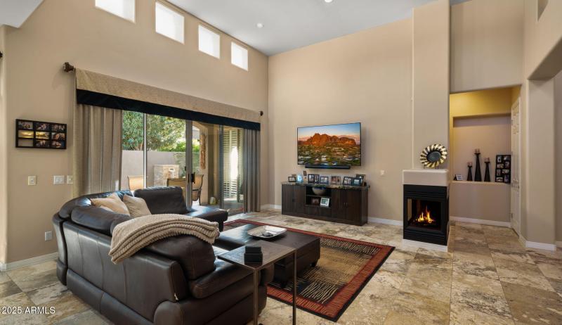 12-web-or-mls-Living Space2