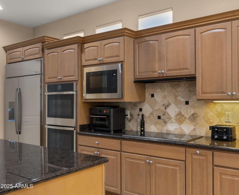 17-web-or-mls-Kitchen8