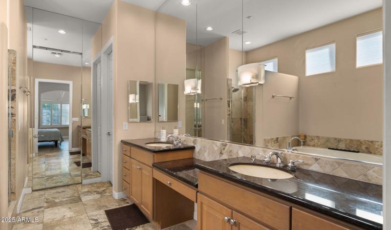 32-web-or-mls-Primary Bedroom5