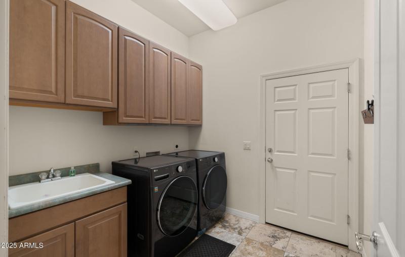 37-web-or-mls-Laundry Room