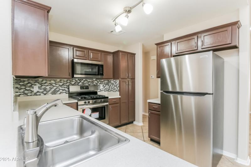 1007815.8658 E Capri AVE - Kitchen_1