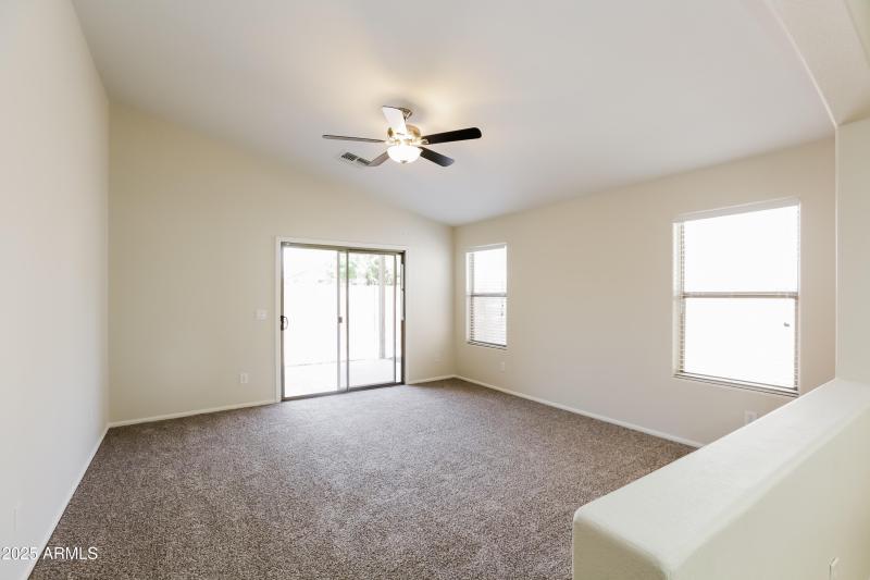 1012394.8410 S 49TH LN - Living Room_3