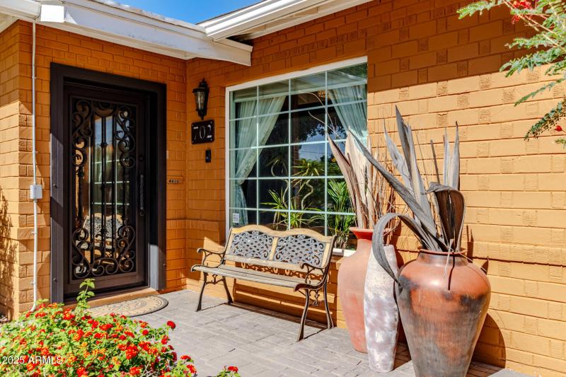 702 W Cambridge Avenue