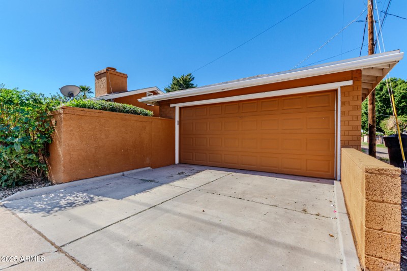 Detached 2 Car Garage