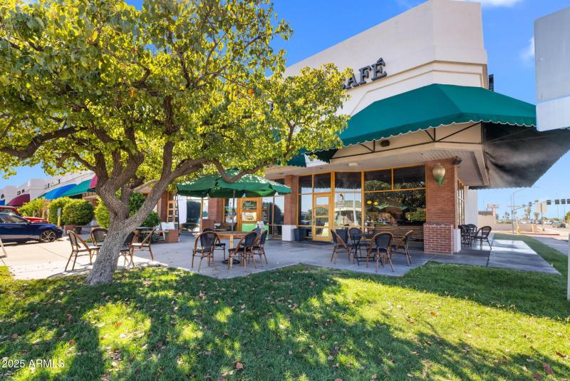 Outdoor gathering at Boyer Cafe