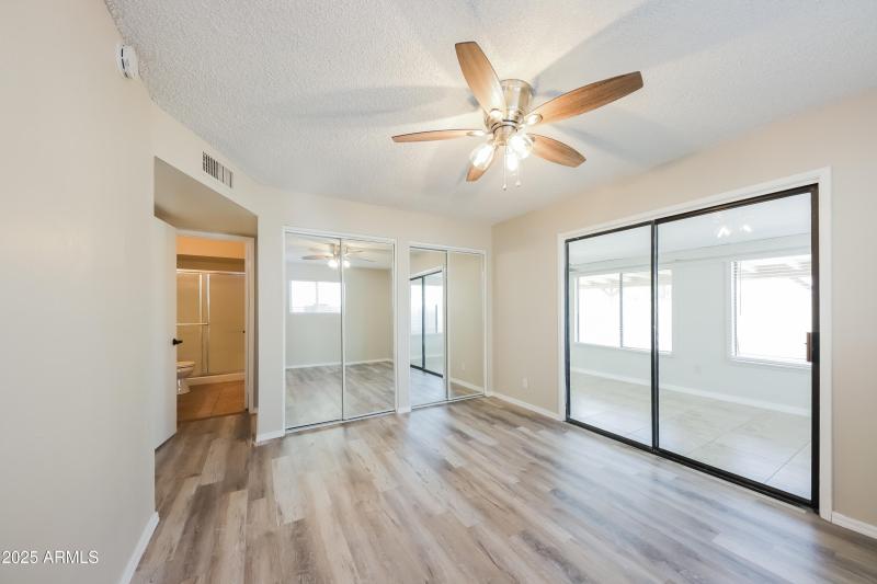 1006061.4857 W Townley AVE - Dining Room