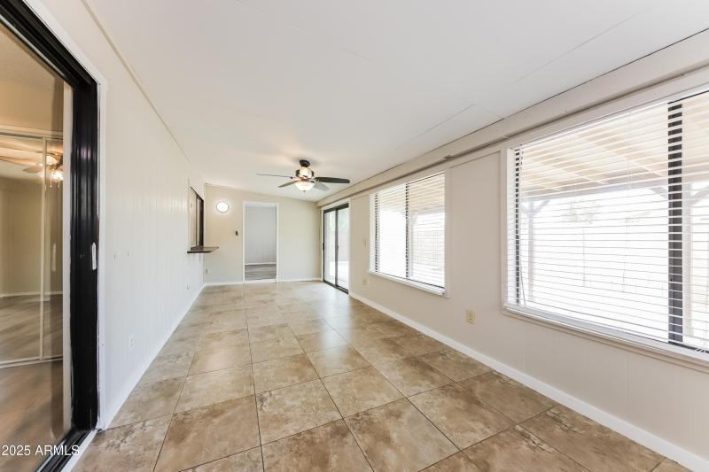 1006061.4857 W Townley AVE - Living Room