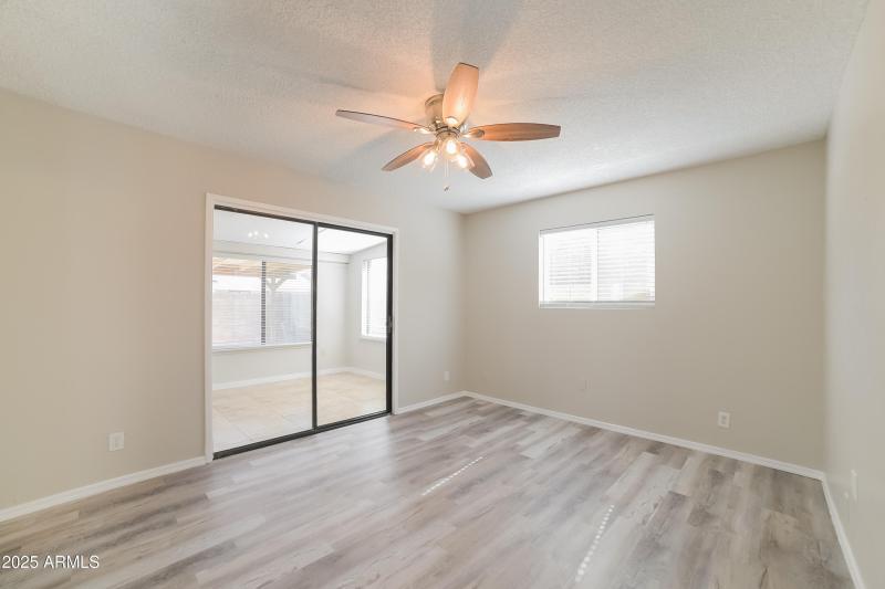 1006061.4857 W Townley AVE - Main Bedroo