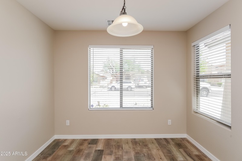 1006412.2033 W GREEN TREE DR - Dining Ro