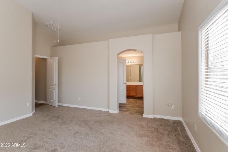 1006412.2033 W GREEN TREE DR - Main Bedr