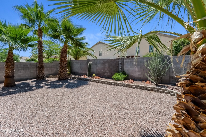 1006412.2033 W GREEN TREE DR - Rear View