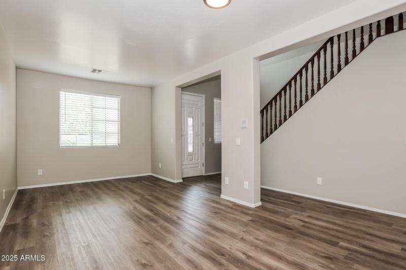 005-photo-living-room-14878195