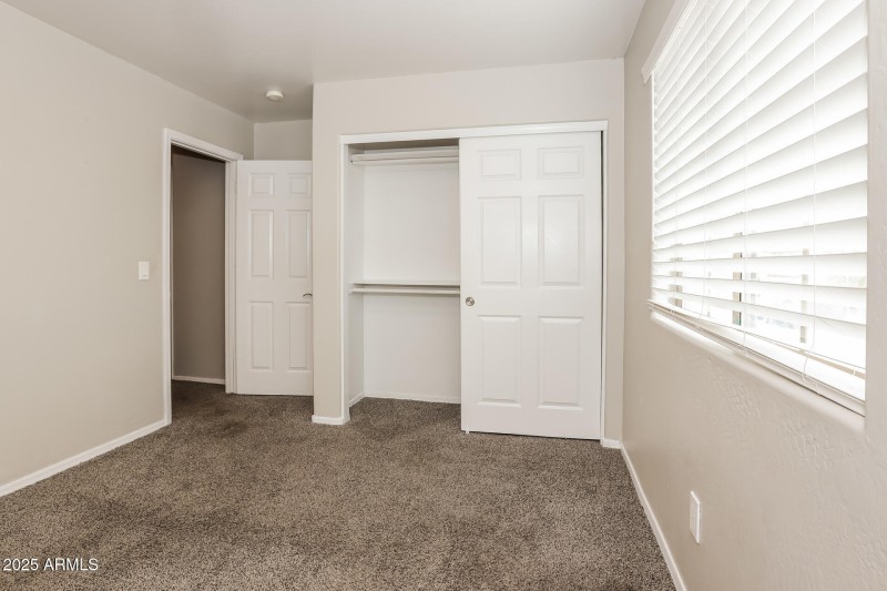 017-photo-bedroom-14878189