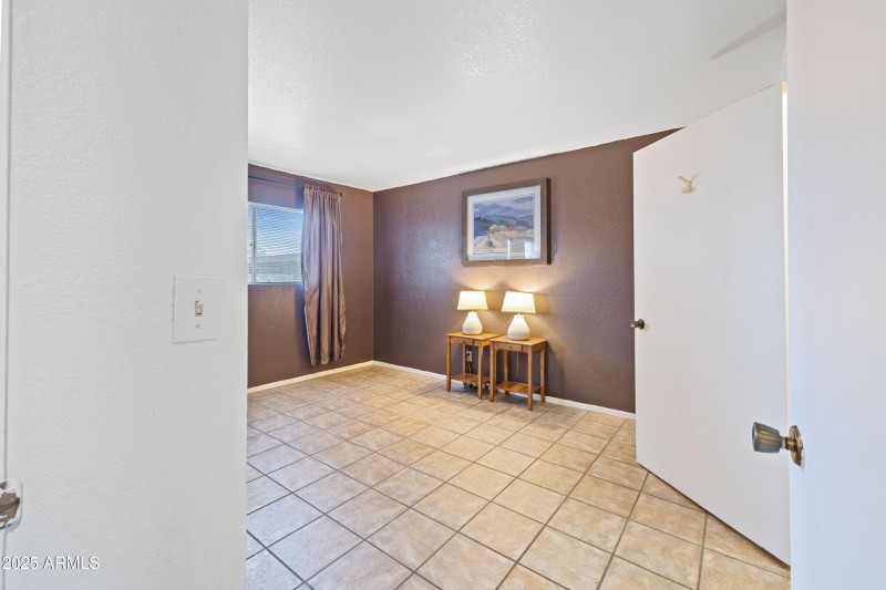 1761218656838_1761196904973ck1a8454