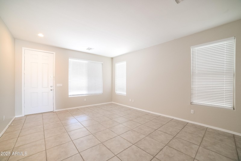 1006490.3213 N 127th DR - Family Room