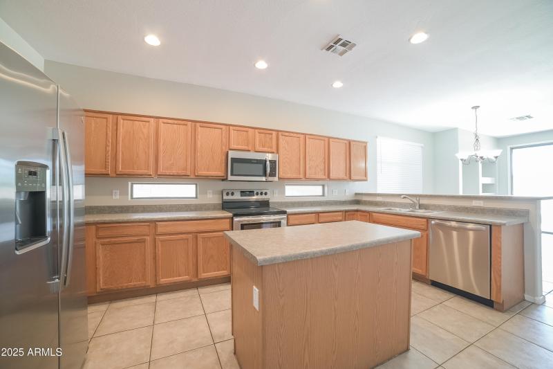 1006490.3213 N 127th DR - Kitchen