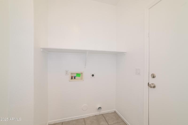 1006490.3213 N 127th DR - Walk In Closet