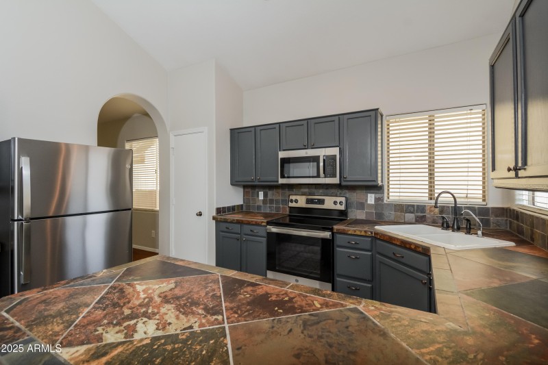 1014054.12924 W ASH ST - Kitchen_1