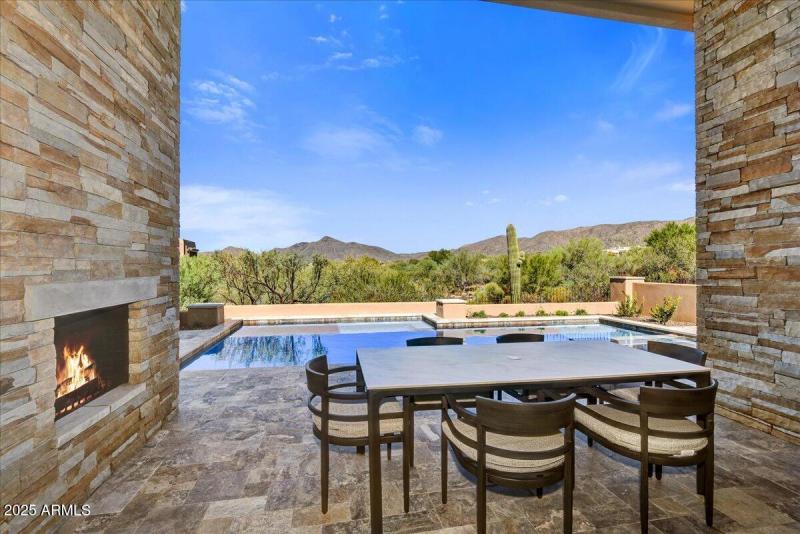 32-Outdoor Dining