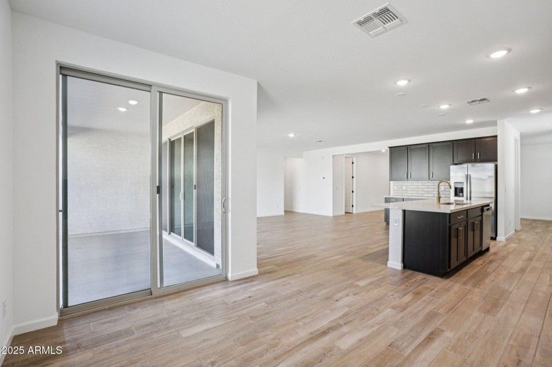 10-web-or-mls-W Brown St-S1810-010