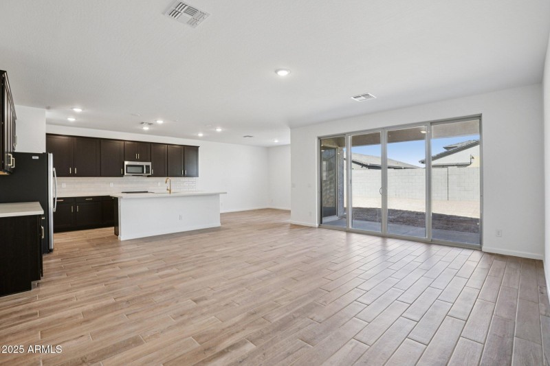 12-web-or-mls-W Brown St-S1810-012