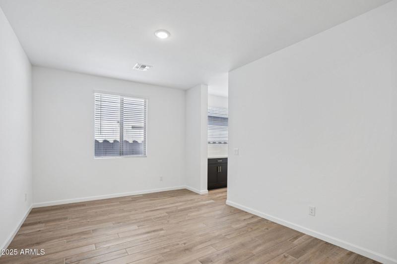 21-web-or-mls-W Brown St-S1810-021